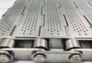 Banda de placa de cadena con perforaciones